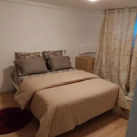 Zoe 1 Bed & Breakfast *